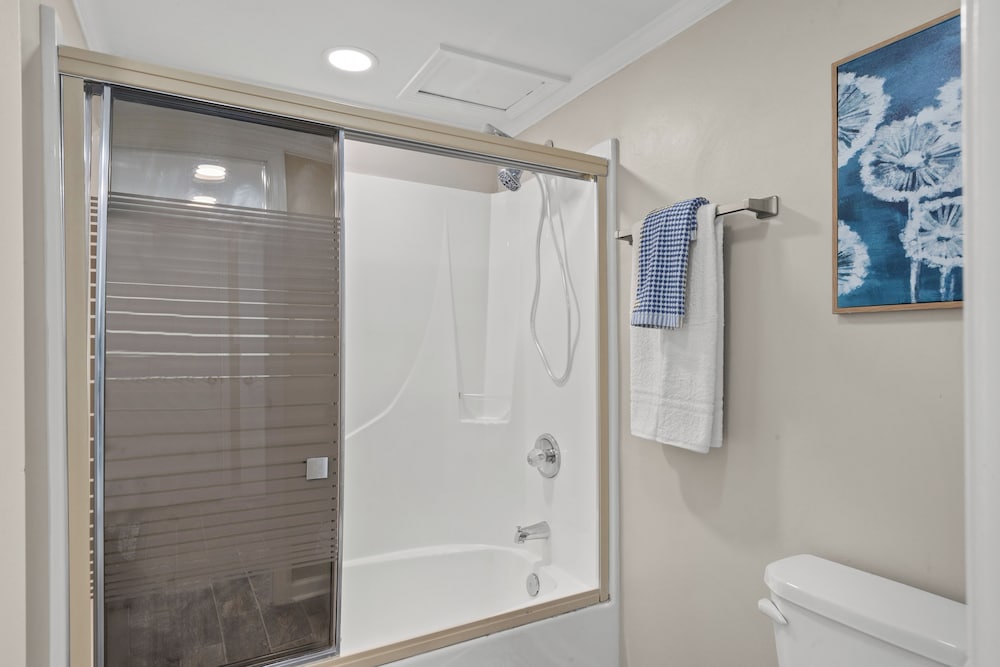 Sandpiper Beacon Beach Resort - photo 12
