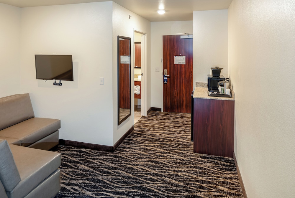 Cobblestone Inn & Suites Fairfield Bay - photo 19