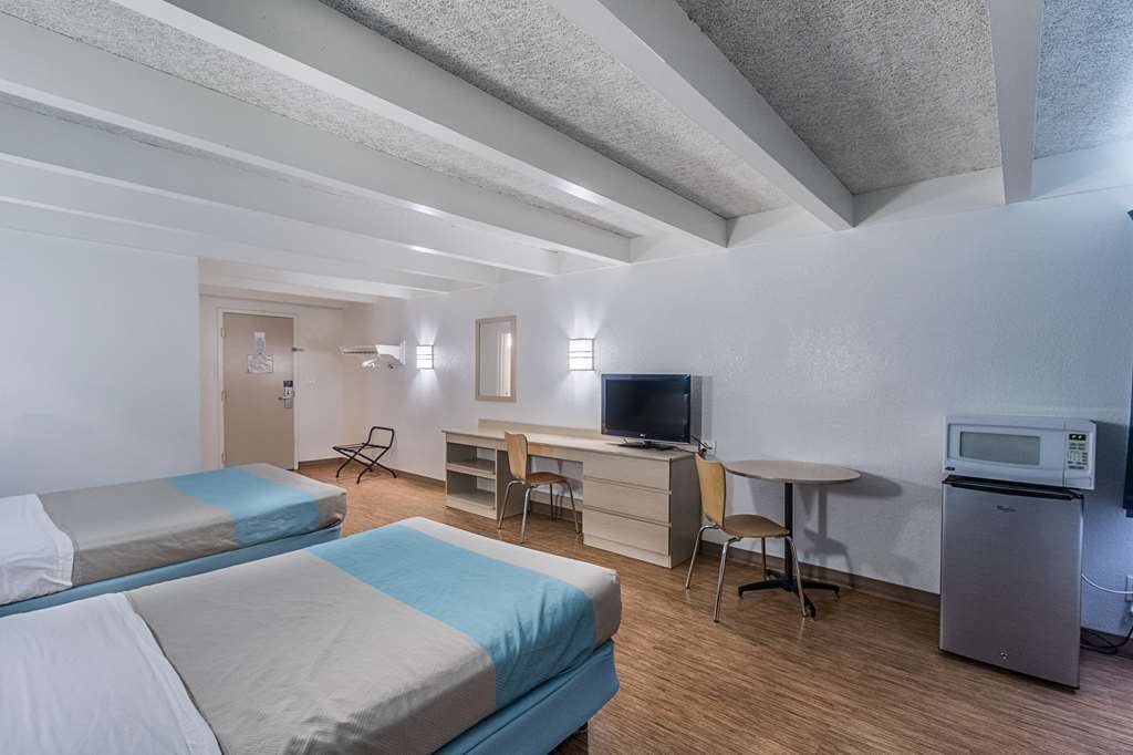 Motel 6 Kokomo IN - photo 2