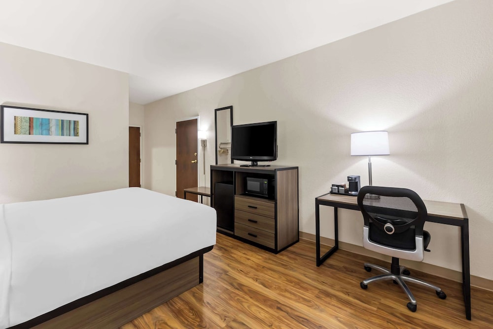 Quality Inn Fayetteville near Historic Downtown Square - photo 11