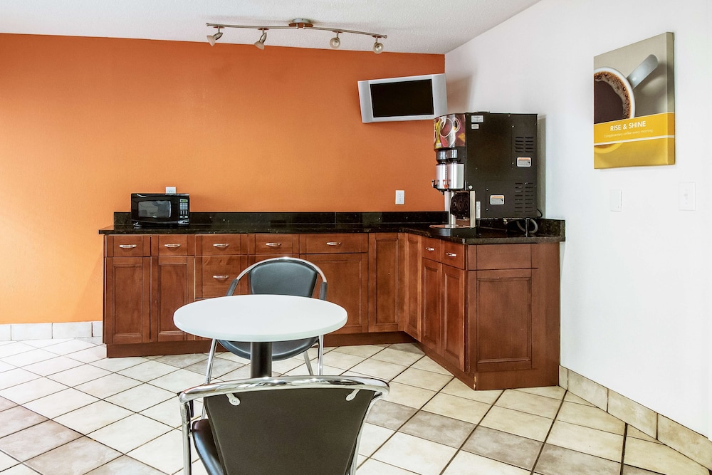 Motel6 Dayton Englewood - photo 18