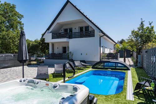 Balatonic Lime apartmanház in Siofok, Hungary