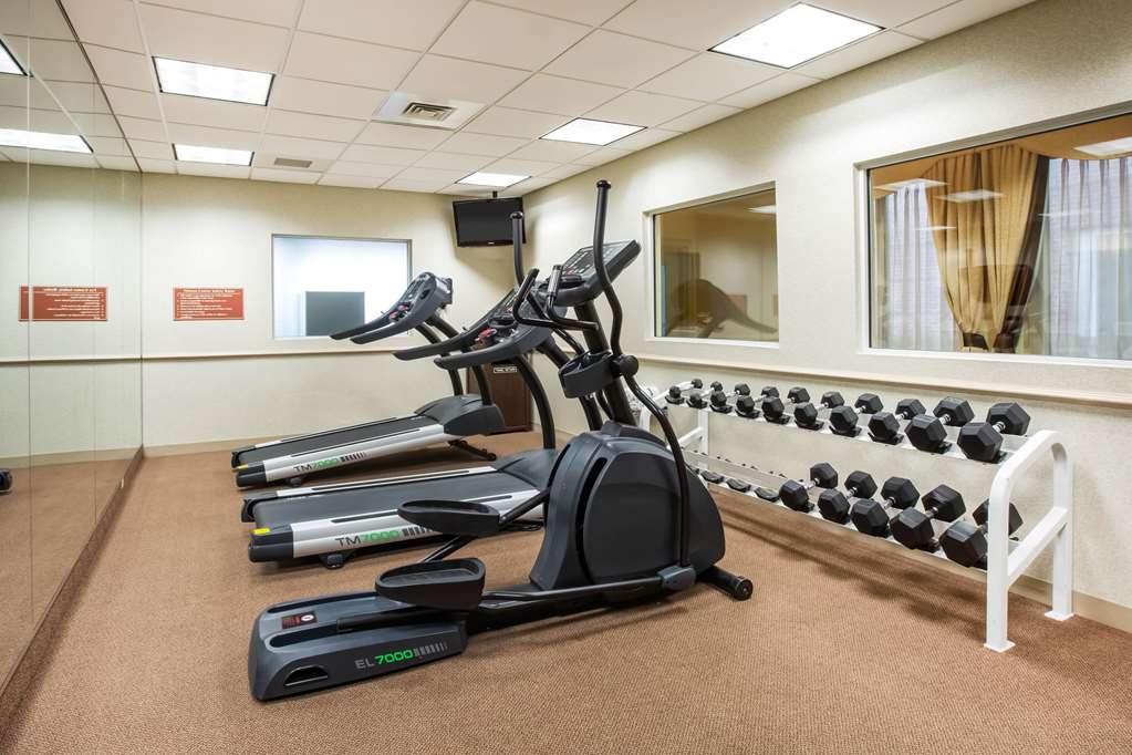 La Quinta Inn & Suites by Wyndham Islip MacArthur Airport - photo 9