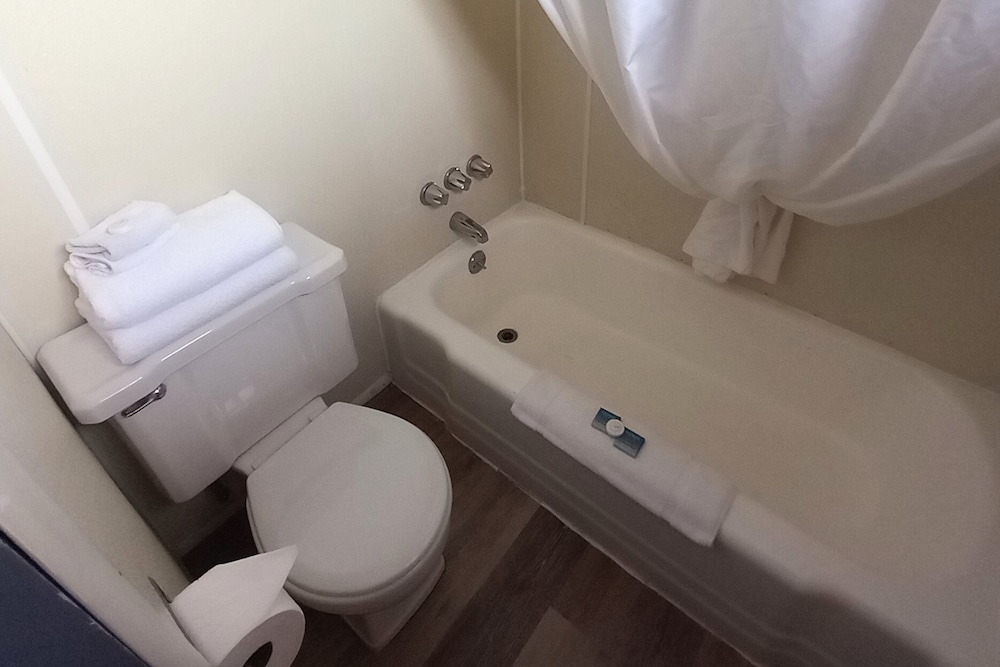 Blueway Inn and Suites El Dorado - photo 13