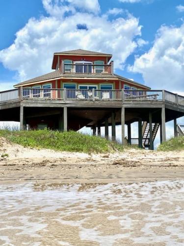 Stunning Beachfront 3 Bedroom Home CoralMoonBeach — 4-Star Luxury Hotel in Bolivar Peninsula, United States