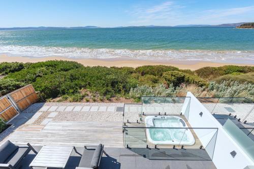 Award winning beachfront luxury in Cremorne — hotel in Sandford