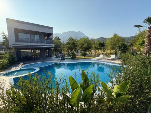 Canyon Villa Göynük Kemer Antalya with Pool — 4-Star Luxury Hotel in Antalya, Turkey