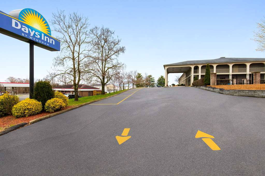 Days Inn by Wyndham Columbia Kentucky - photo 8