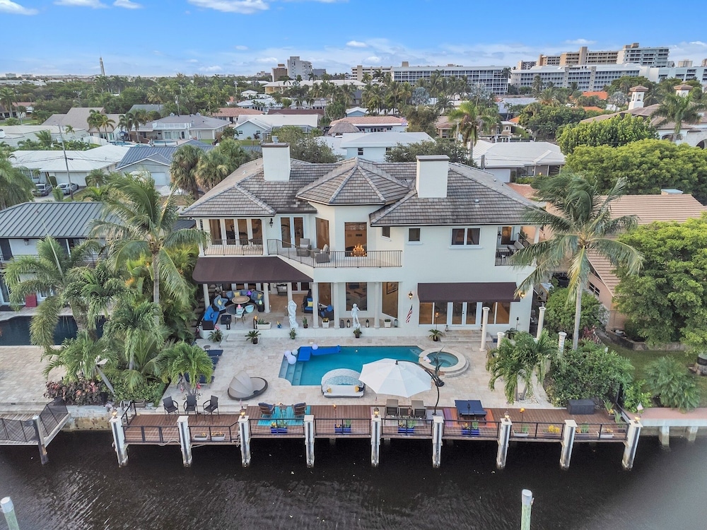 Luxury Home Villa D' Amore Southern Florida Paradise Sleeps 10 5 Bedroom Villa by RedAwning — 4-Star Luxury Hotel in Fort Lauderdale, United States