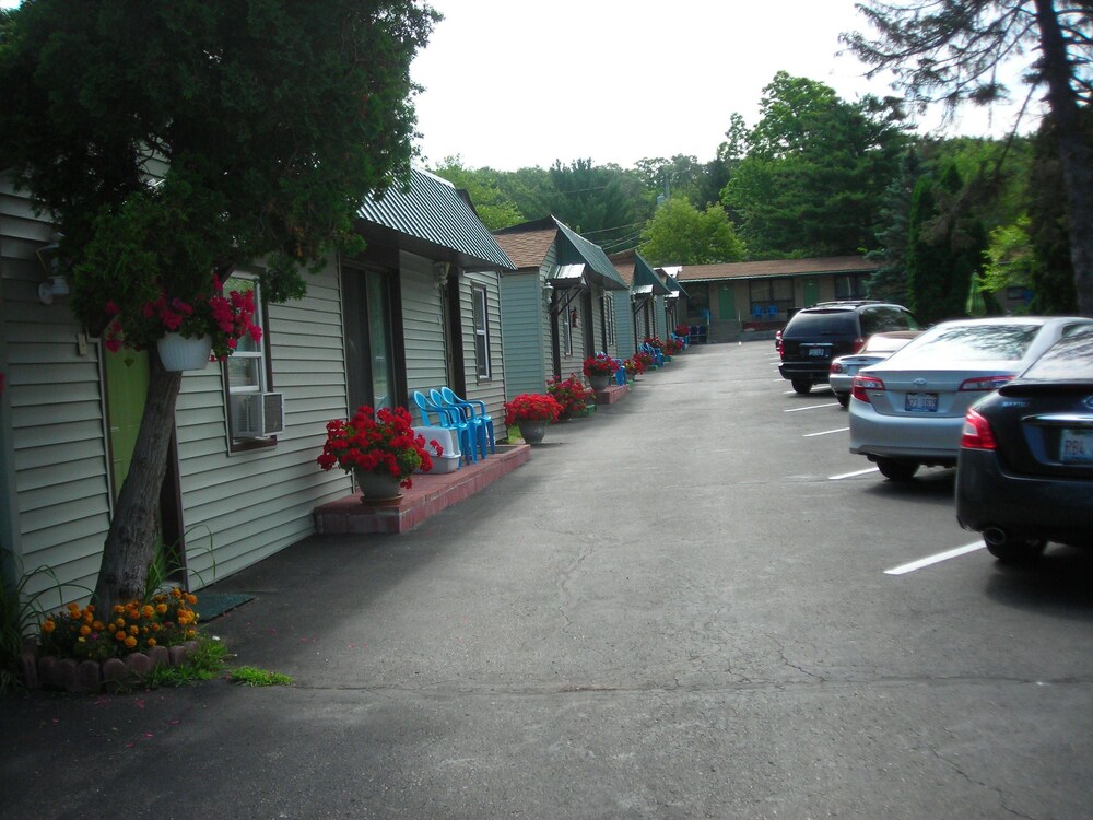 Deer Trail Motel - photo 23