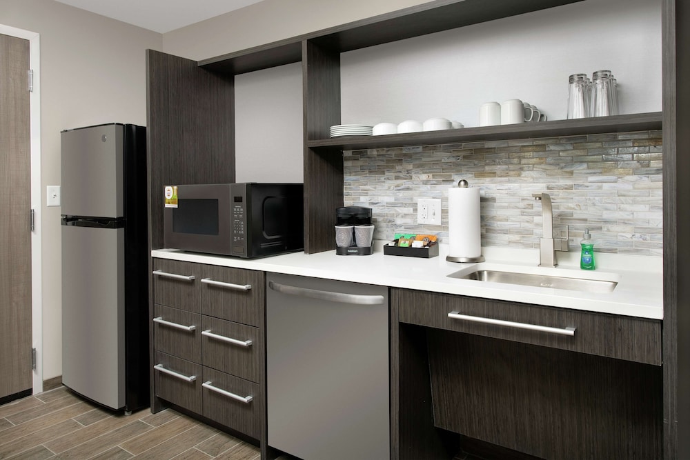 Home2 Suites by Hilton Charlottesville Downtown - photo 11