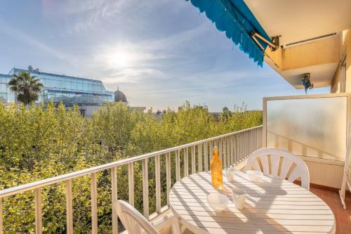 Studio Crivelli Welkeys - carbon neutral hotel in Hyeres