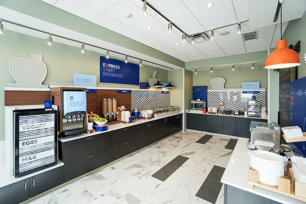 Holiday Inn Express & Suites Franklin Berry Farms by IHG - photo 49