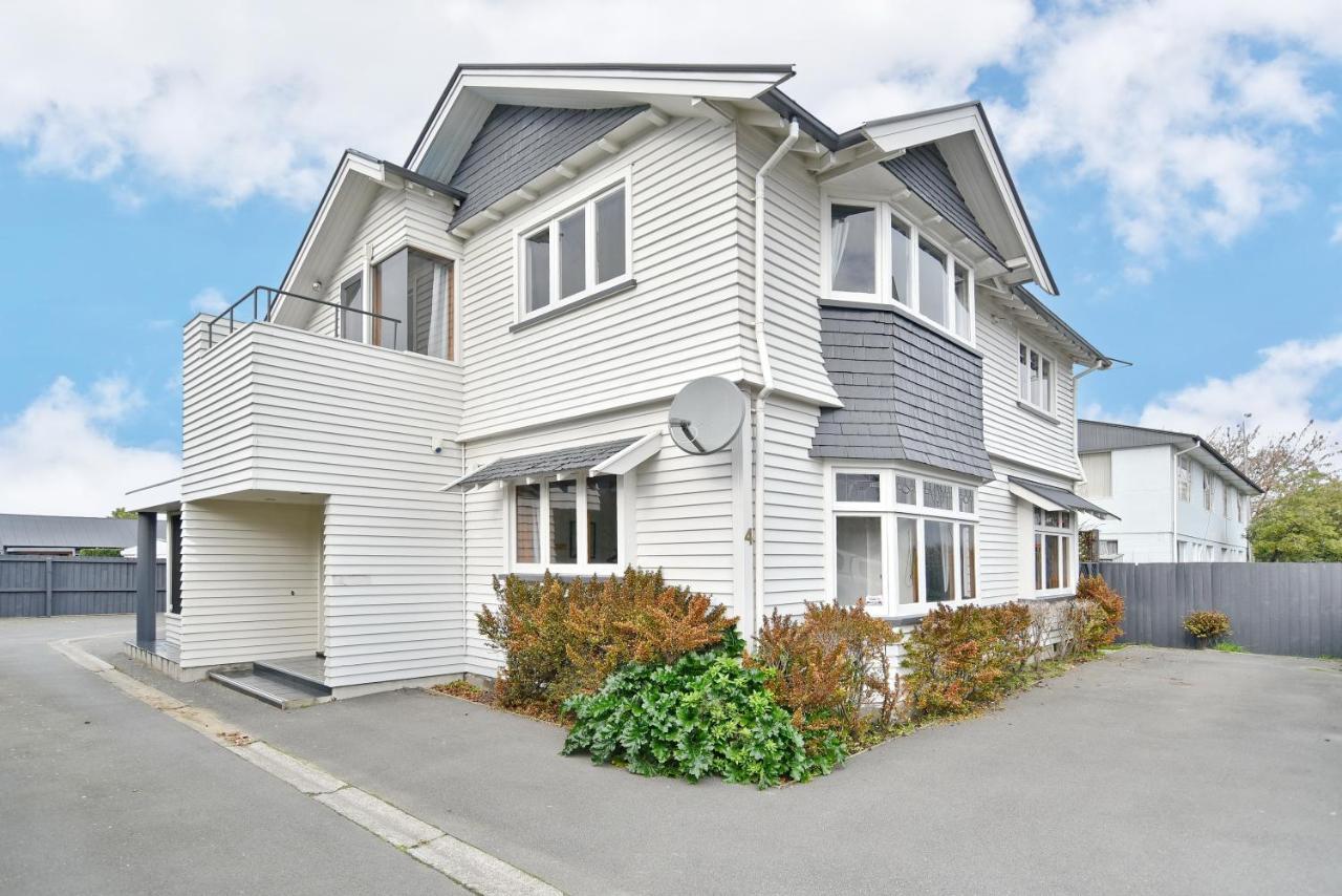 Grand Heritage 5 BRMs CBD villa with carparks — 4-Star Luxury Hotel in Christchurch, New Zealand
