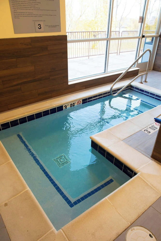 Fairfield Inn & Suites by Marriott Marquette - photo 34