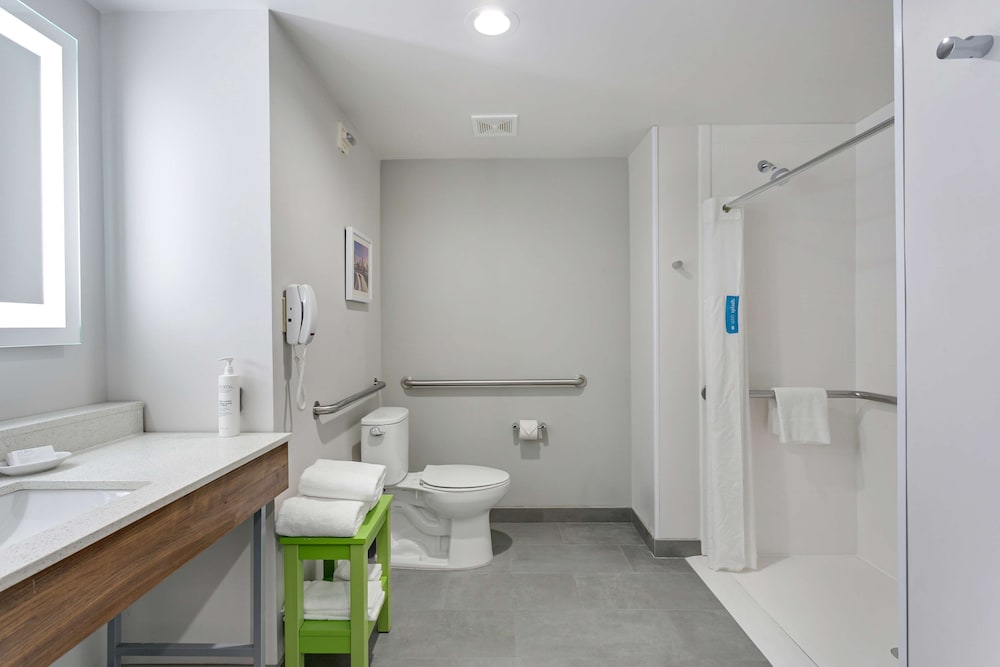 Hampton Inn Houston Pearland - photo 35