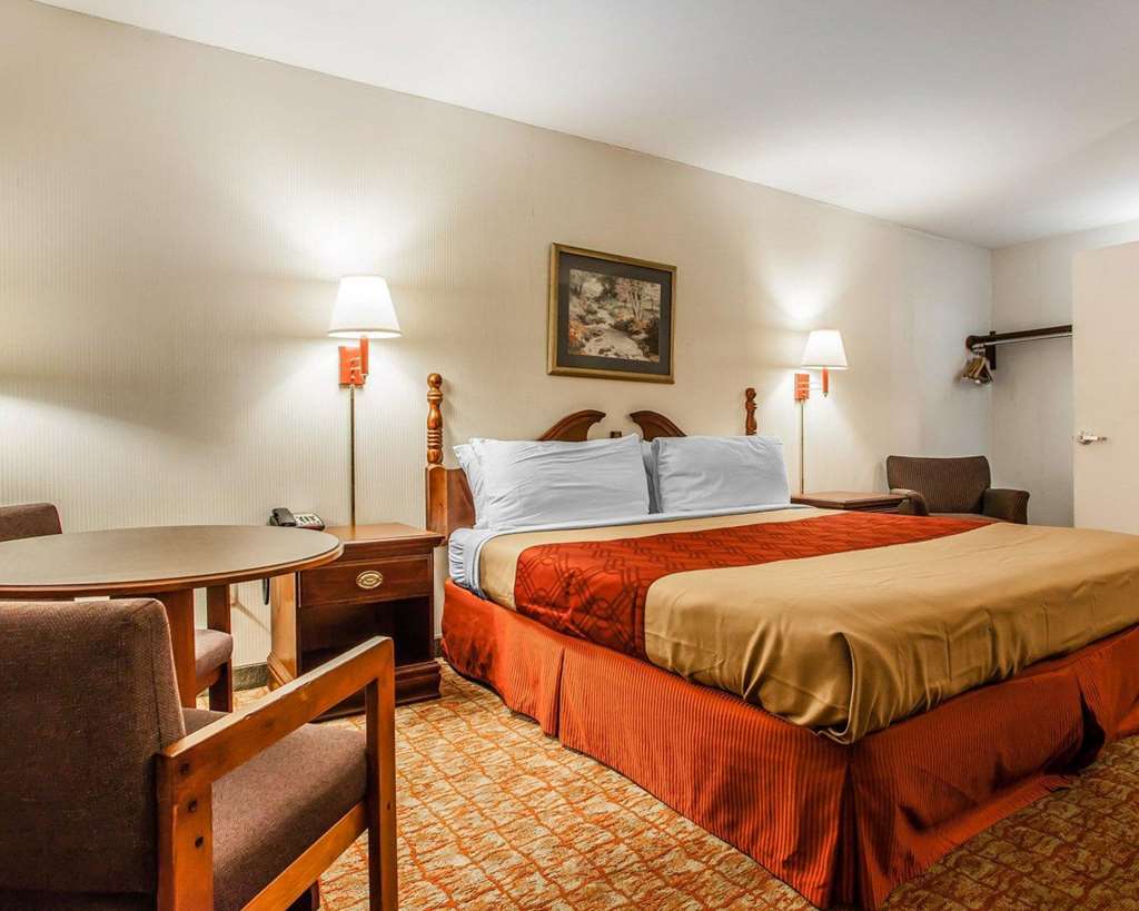 Econo Lodge Douglassville Pottstown - photo 17