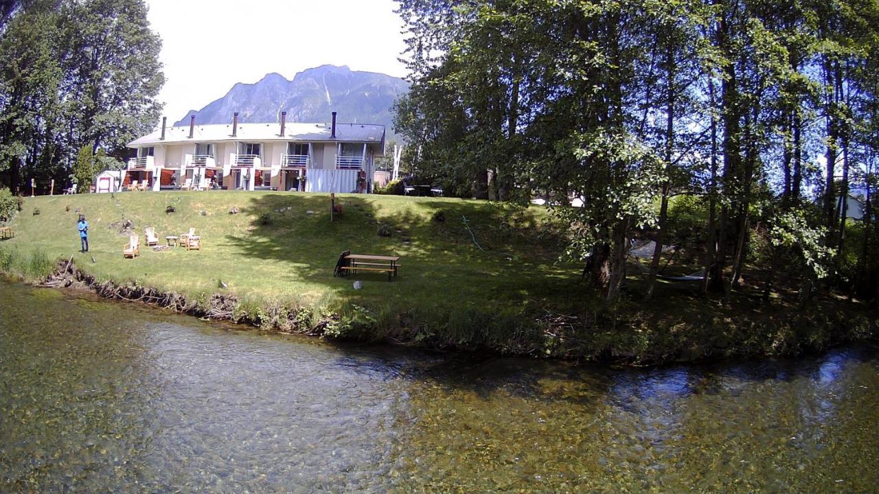Moon River Suites #3 — North Bend — photo 2