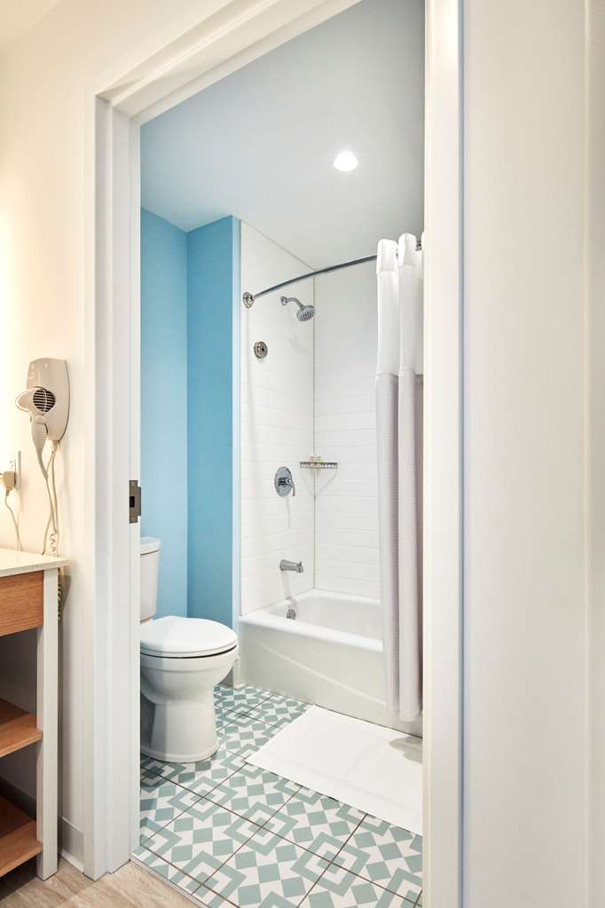 Universal's Endless Summer Resort Dockside Inn and Suites - photo 22