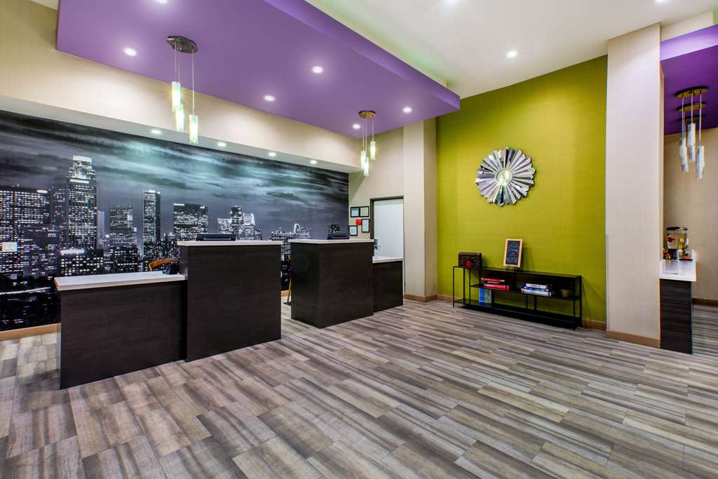 La Quinta Inn & Suites by Wyndham Pomona - photo 7