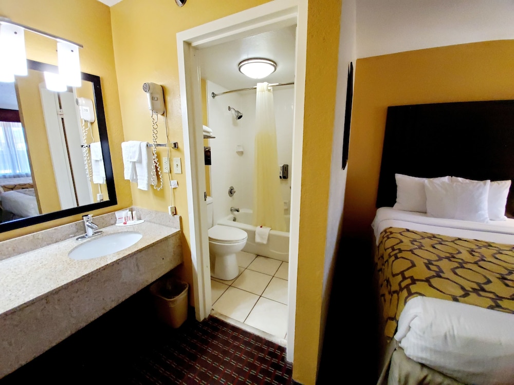 Baymont by Wyndham Goodlettsville Nashville - photo 18