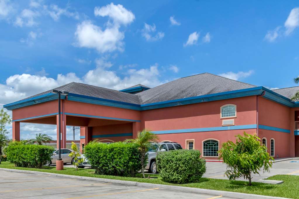 Quality Inn & Suites at The Outlets Mercedes Weslaco - photo 2