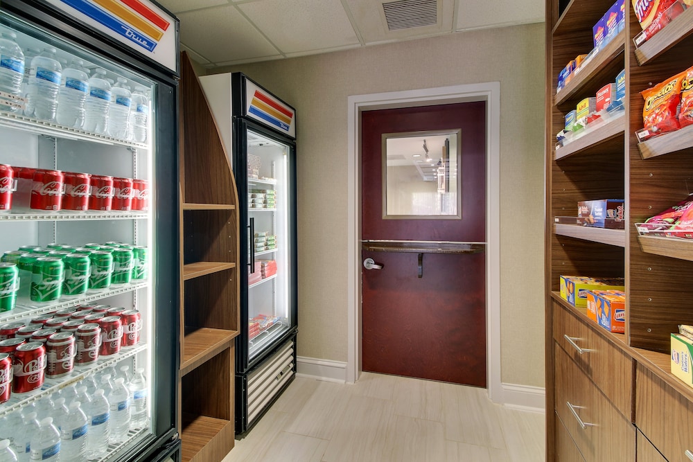 Holiday Inn Express & Suites Columbus Fort Benning Maingate by IHG - photo 18