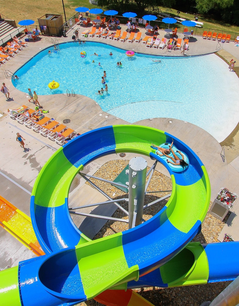 Country Cascades Waterpark Resort - photo 54