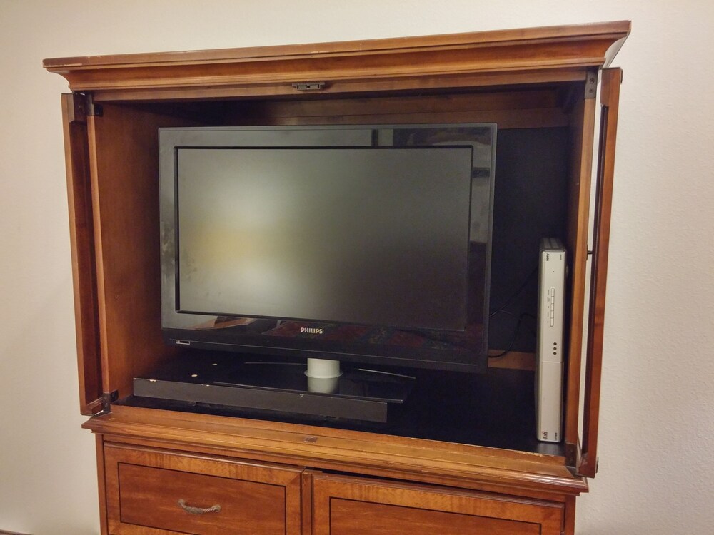 Country Regency Inn & Suites - photo 17