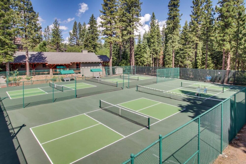 Sockeye by Avantstay Modern 2 BR Condo w Access to Northstar Resort Community - photo 28