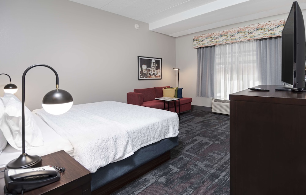 Hampton Inn & Suites Raleigh Downtown - photo 54