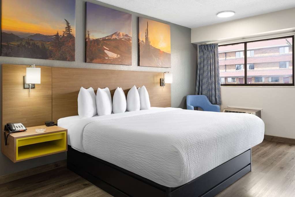 Days Inn by Wyndham Columbus Worthington - photo 10