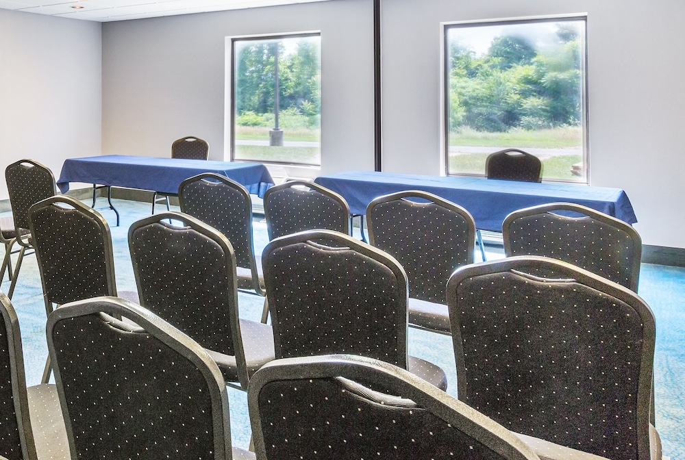Holiday Inn Express Hotel & Suites Mt. Holly by IHG - photo 39