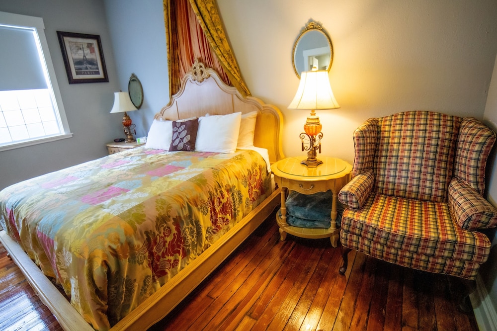 Oaak Tree Hotel - photo 137