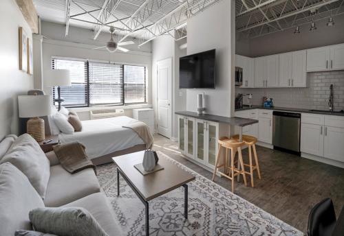 Downtown Mobile Rooftop View Studios by Barsala - photo 4