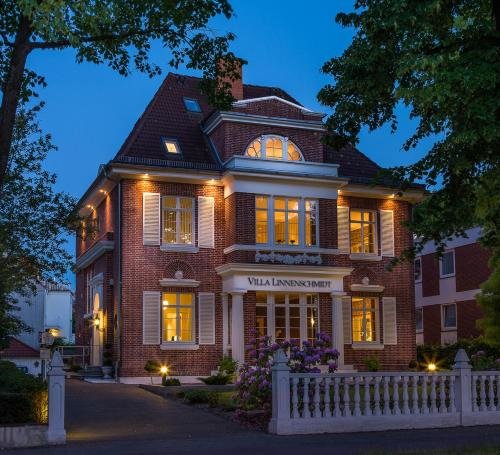 Villa Linnenschmidt — 4-Star Luxury Hotel in Bremen, Germany