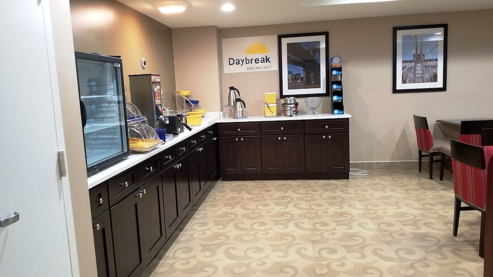 Days Inn by Wyndham Brooklyn Marine Park - photo 16
