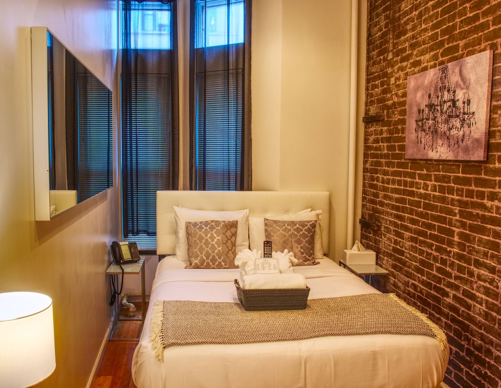 Chelsea Inn - photo 17