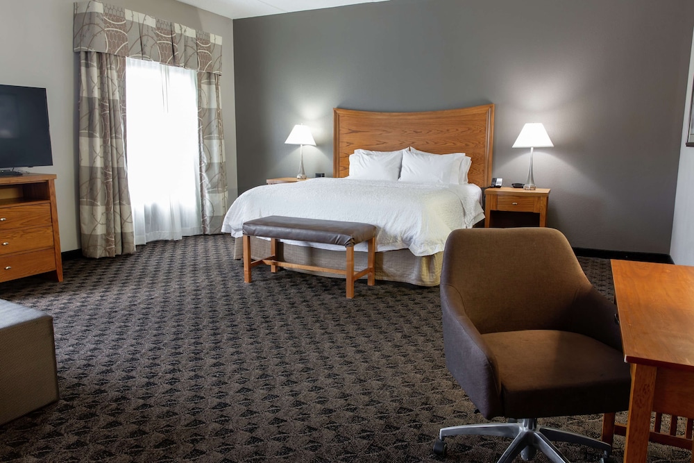 Hampton Inn & Suites Chesapeake Square Mall - photo 8