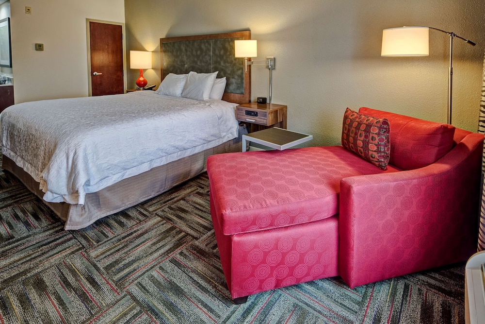Hampton Inn Newberry Opera House - photo 11