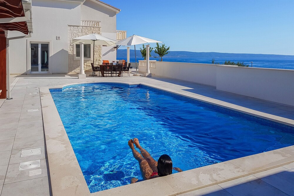 Seaview Villa MaToLi with heated 50sqm pool and 4 bedrooms close to Split — 4-Star Luxury Hotel in Podstrana, Croatia