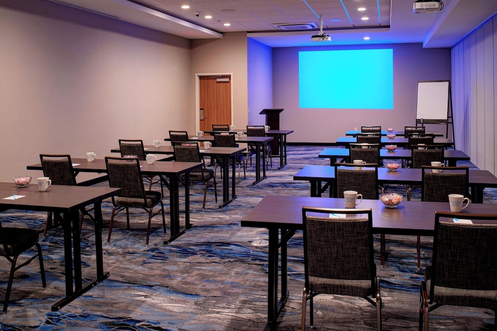 Fairfield Inn & Suites by Marriott Columbus IN - photo 21