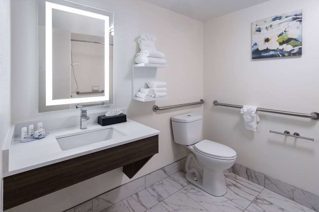 La Quinta Inn & Suites by Wyndham Atlanta South Newnan - photo 29