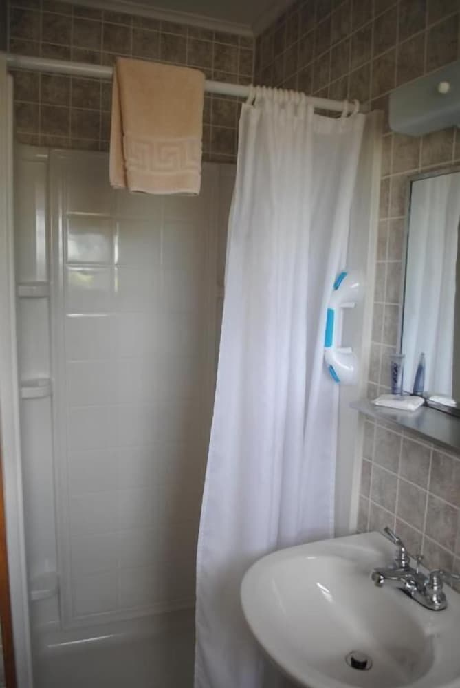 Rock Ledge Motel - photo 21