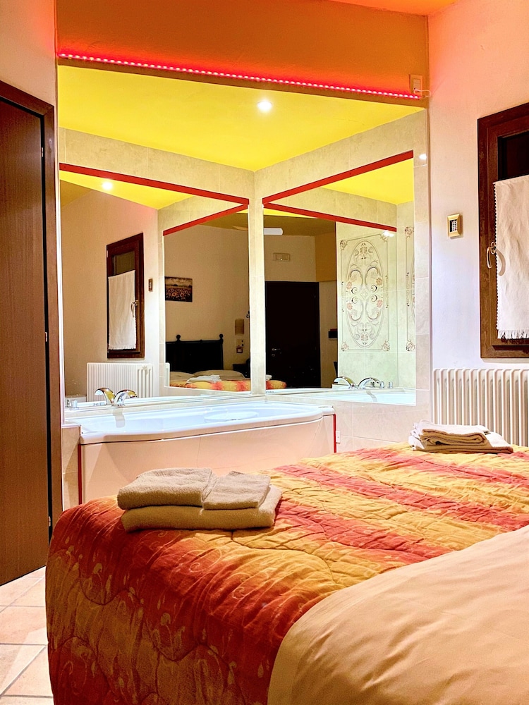 Corte Galvana - carbon neutral hotel in Cento