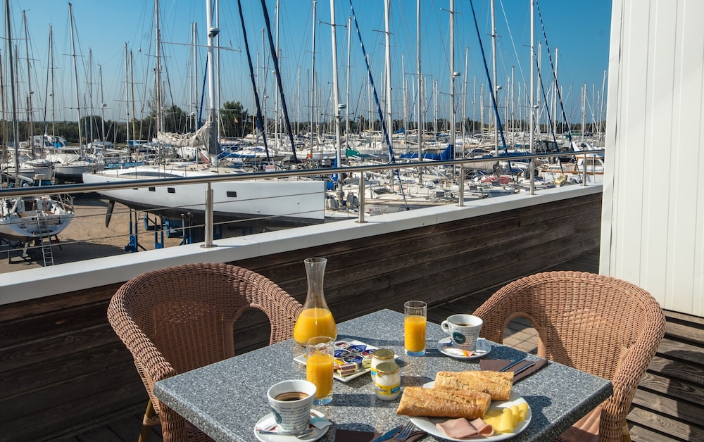 Hôtel Les Trois Voiles — hotel in Port-Saint-Louis-Du-Rhone