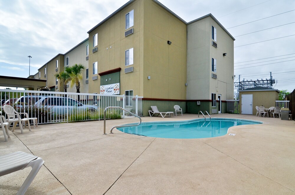 Econo Lodge Valdosta - photo 44