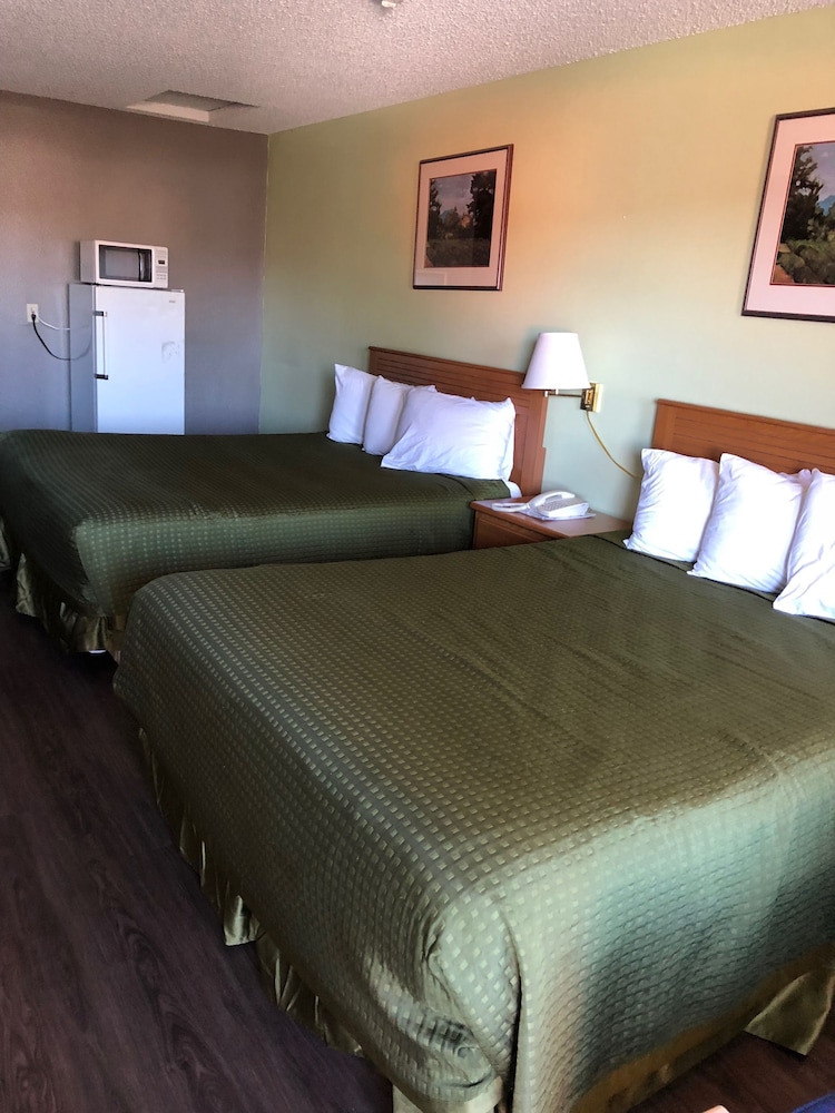 Sumner Motor Inn - photo 2