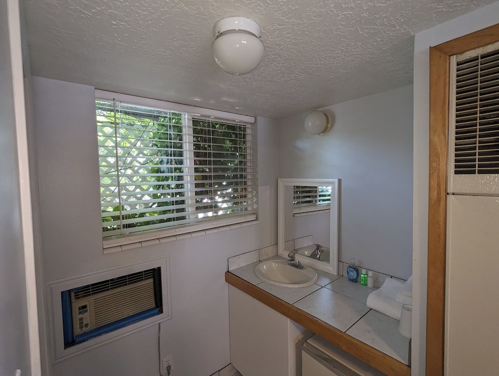 Majestic Rockies Motel - photo 10