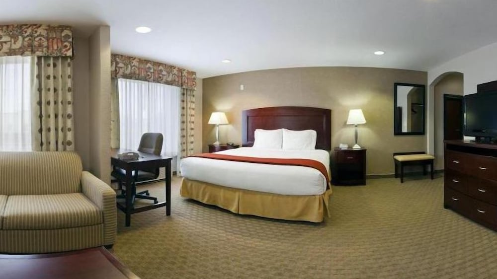 Holiday Inn Express & Suites College Station by IHG - photo 5